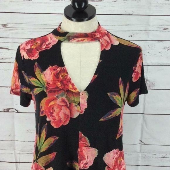 ANA Floral rose choker medium key hole blouse - Picture 3 of 7